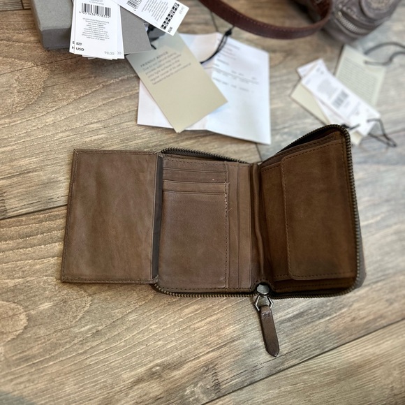 LIEBESKIND CITY & LIEBESKIND LAMBSKIN WALLET
Street Grey - Picture 7 of 9